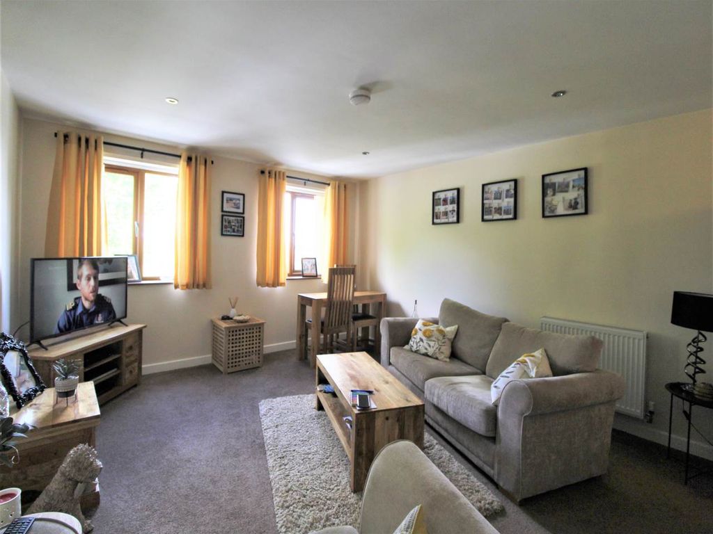 Property photo 3 of 8 1A
