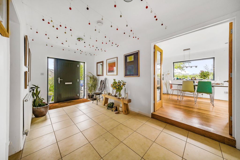 Property photo 3 of 18