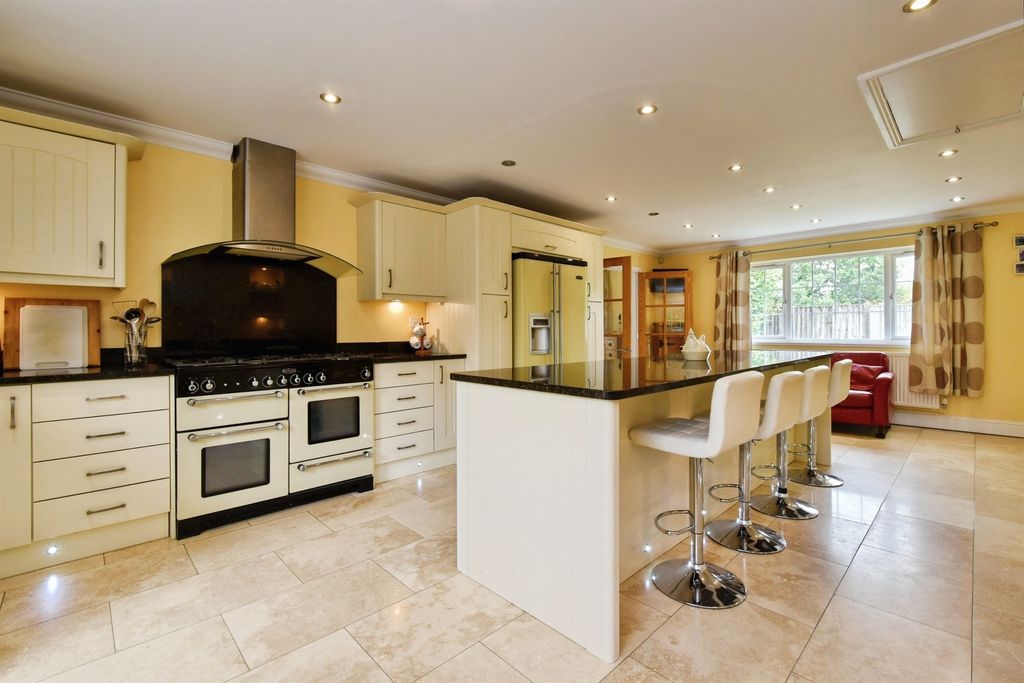 Property photo 3 of 32