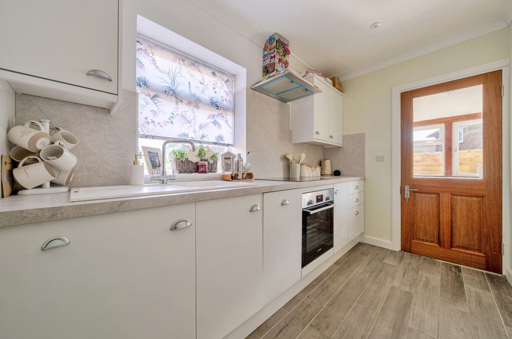 Property photo 3 of 11 1524880-16-1A0c9B...