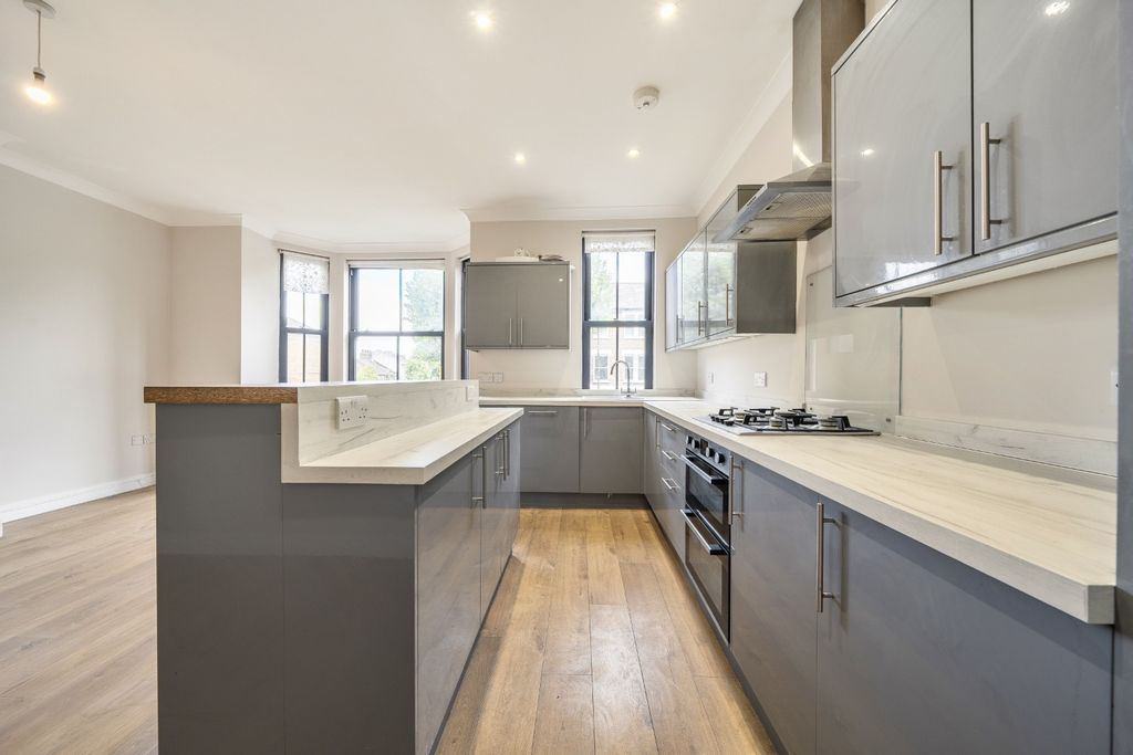 Property photo 3 of 16 5114935