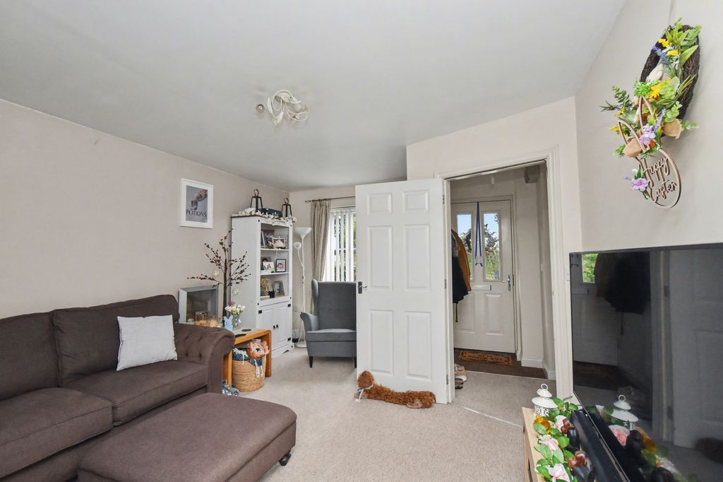 Property photo 3 of 12