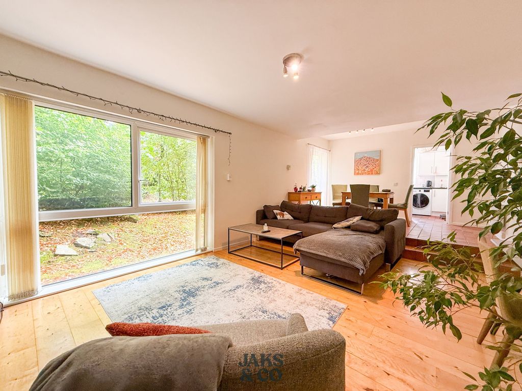 Property photo 2 of 23