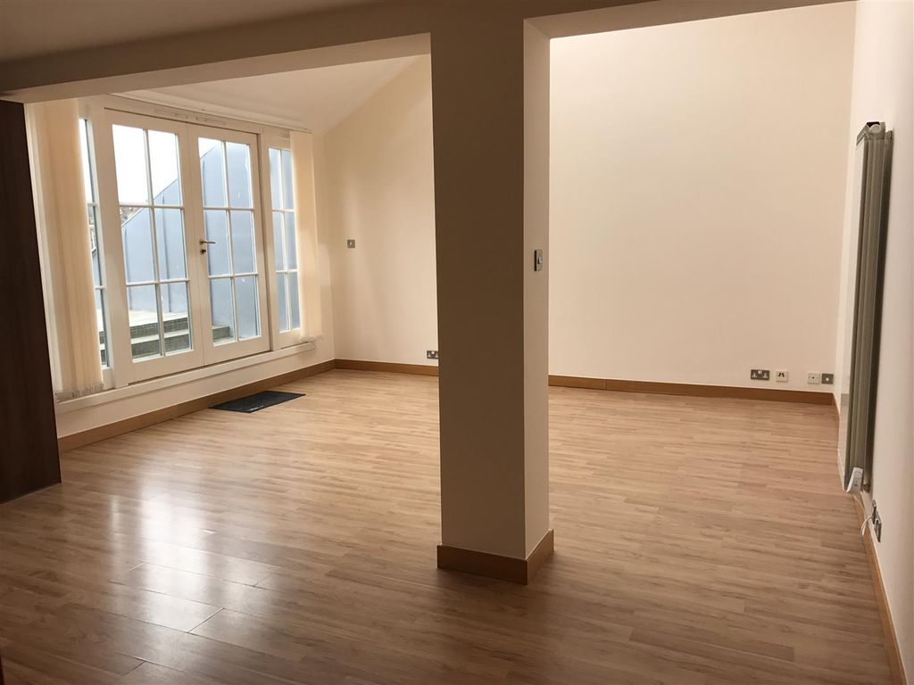Property photo 3 of 7 Living Room