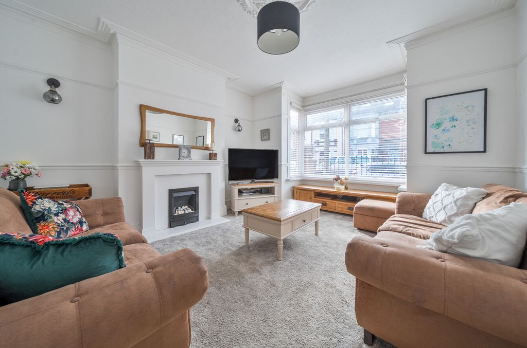 Property photo 2 of 15 1424950-1-69c3d89...