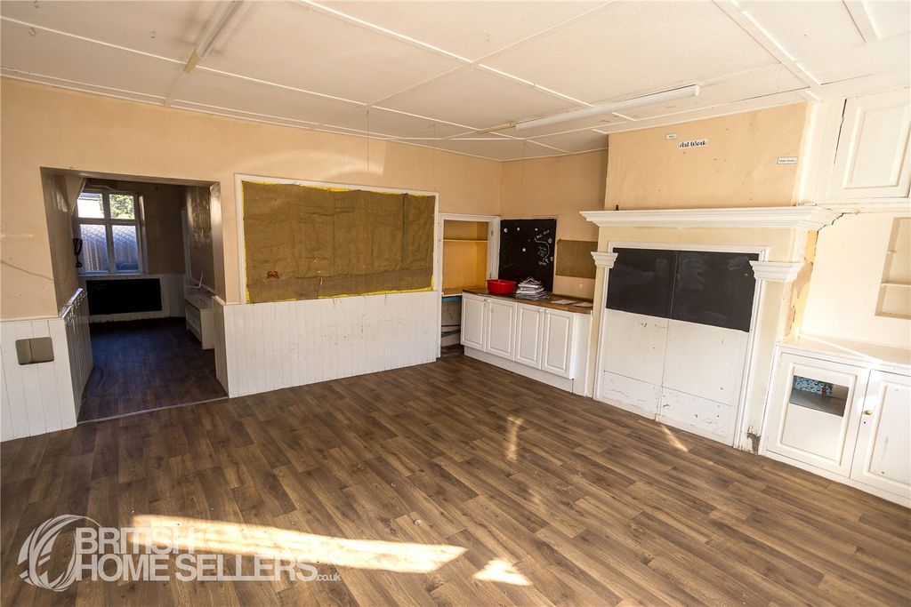 Property photo 2 of 38 Picture No. 32