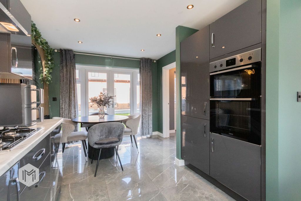 Property photo 2 of 43 Picture No. 48