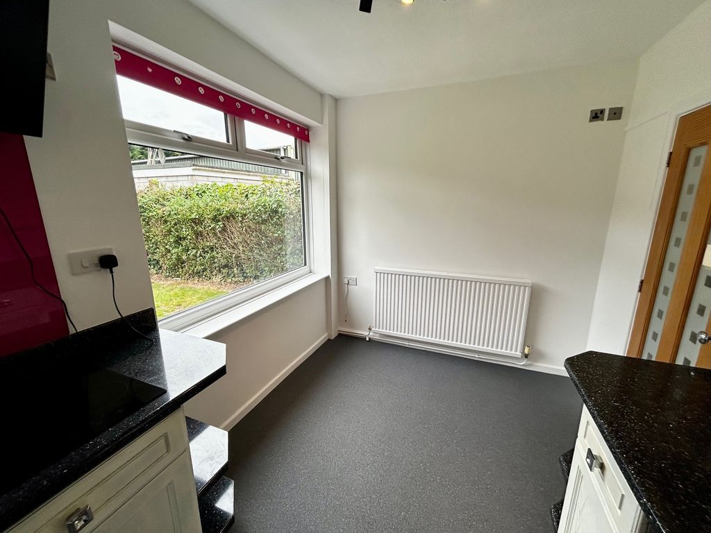 Property photo 3 of 11 Dining Area