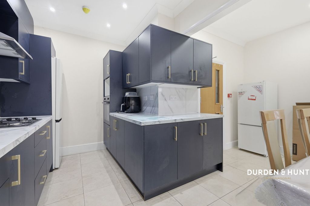 Property photo 3 of 27