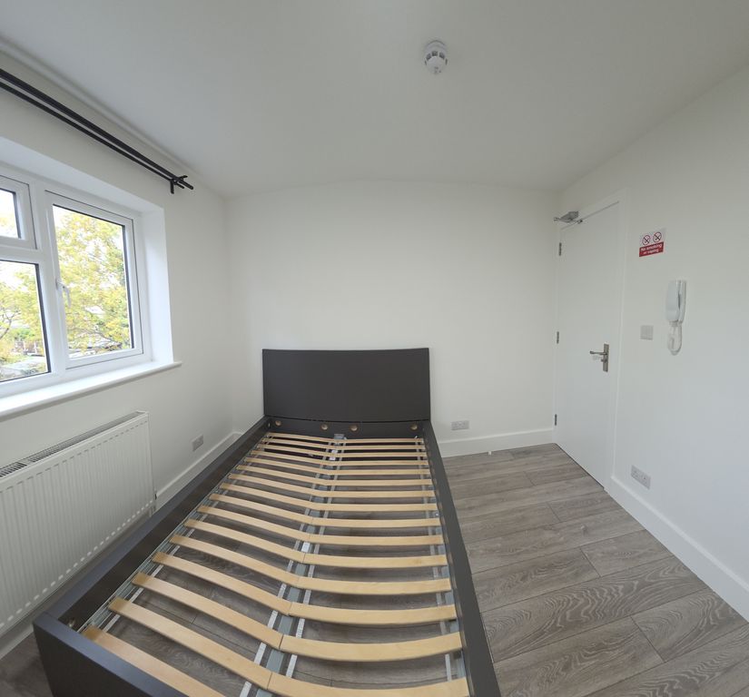 Property photo 2 of 11 Room