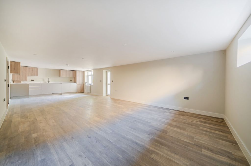 Property photo 3 of 9 1493811-10-6A5126...