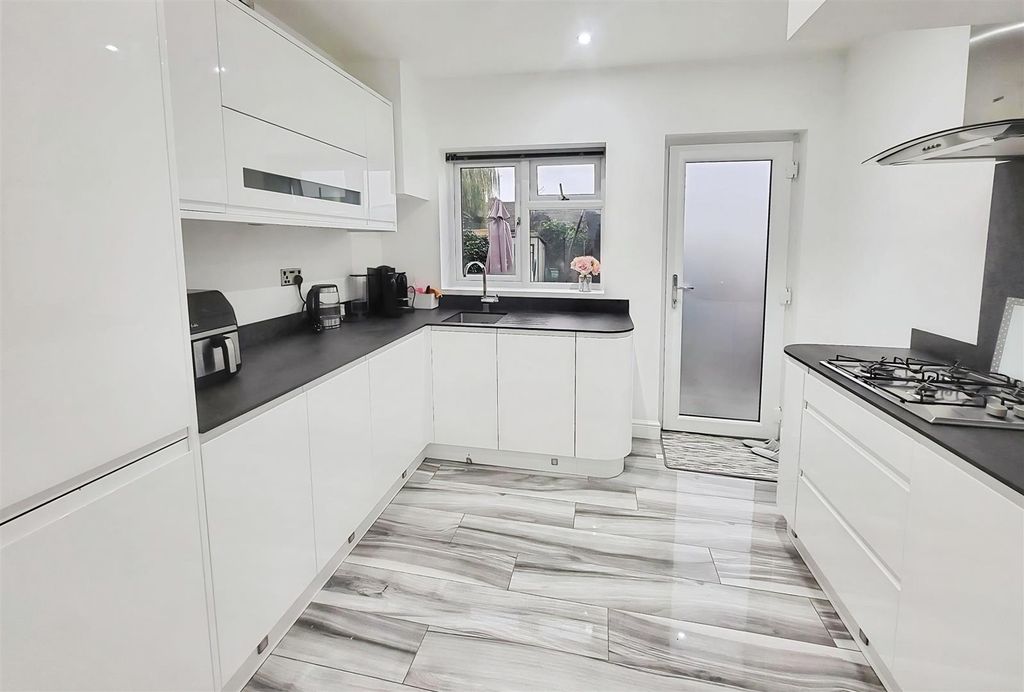 Property photo 2 of 13 c17d0849-3.Jpg