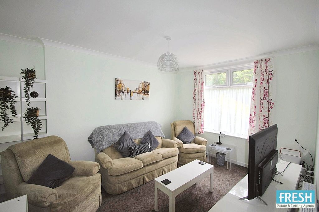 Property photo 2 of 28