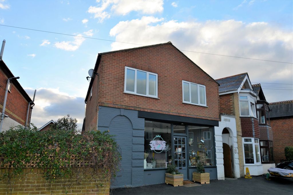 Property photo 1 of 8