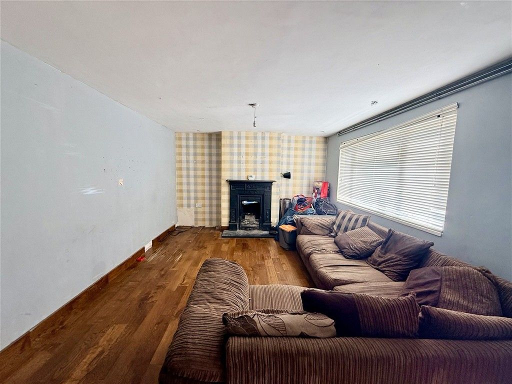 Property photo 2 of 11 Lounge