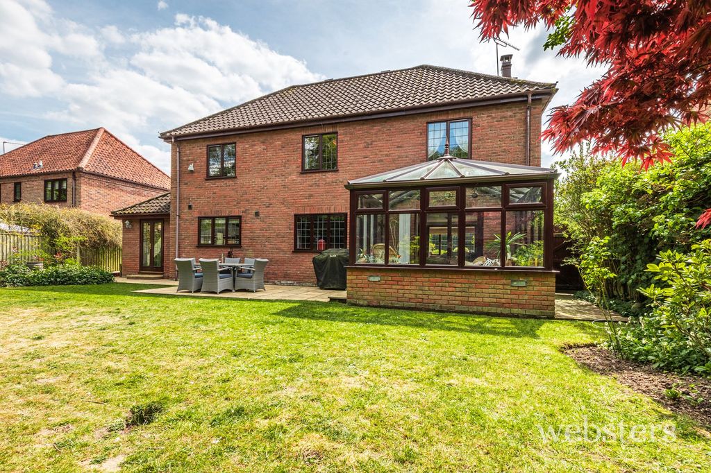Property photo 2 of 32