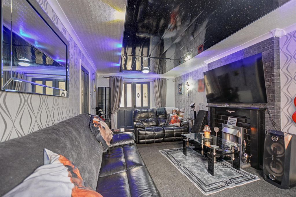 Property photo 2 of 32 Lounge_1.Jpeg