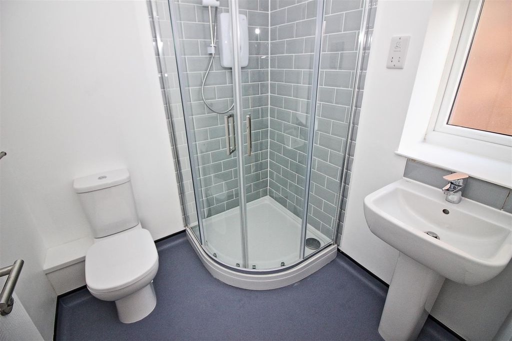 Property photo 3 of 6 Apt 3 72 Brookhill Street - Shower.Jpg