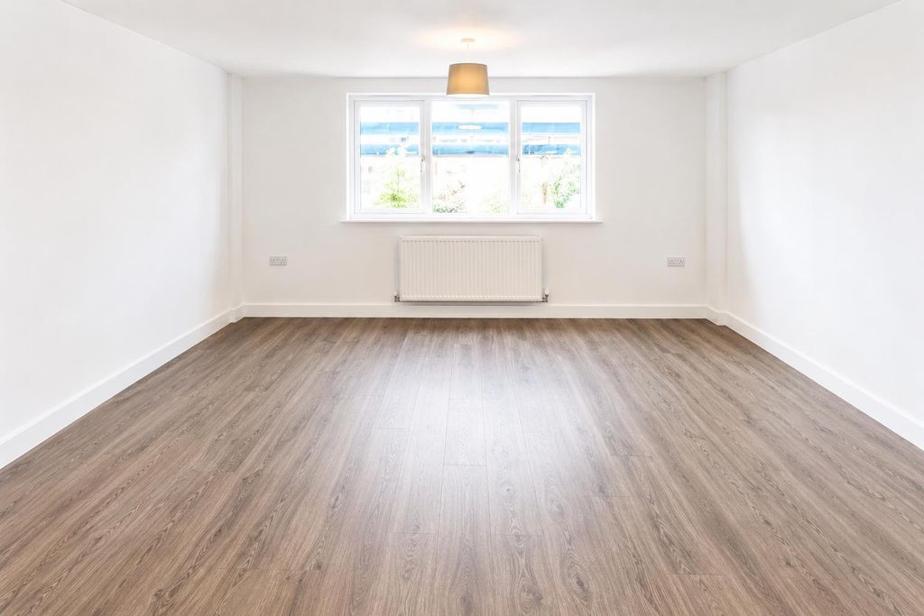 Property photo 1 of 6 62d34E89-Ae36-4B12-A19B-402B8F2d6F04.Png