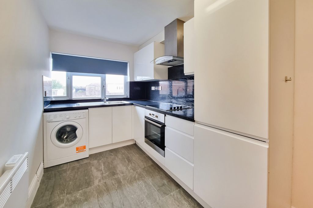 Property photo 2 of 8 20251013_120258