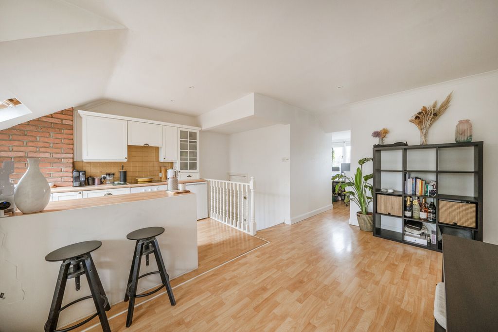 Property photo 2 of 15 1345981-7-68B83A3...