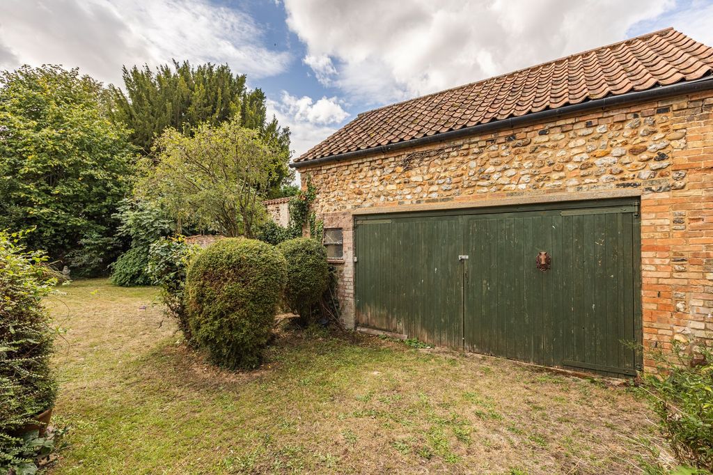 Property photo 2 of 31