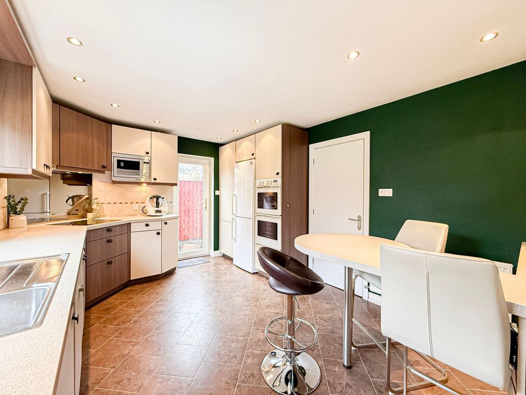 Property photo 2 of 25