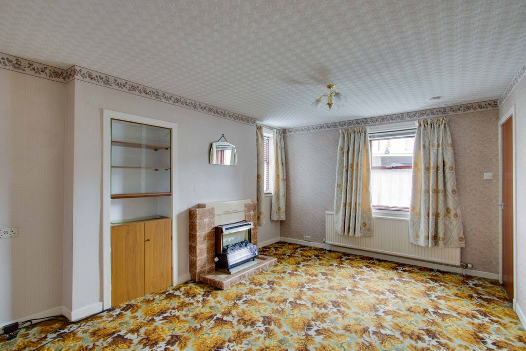 Property photo 3 of 25