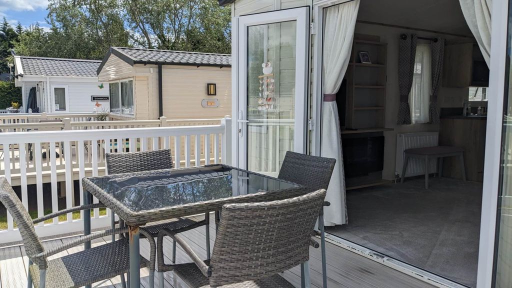 Property photo 3 of 27