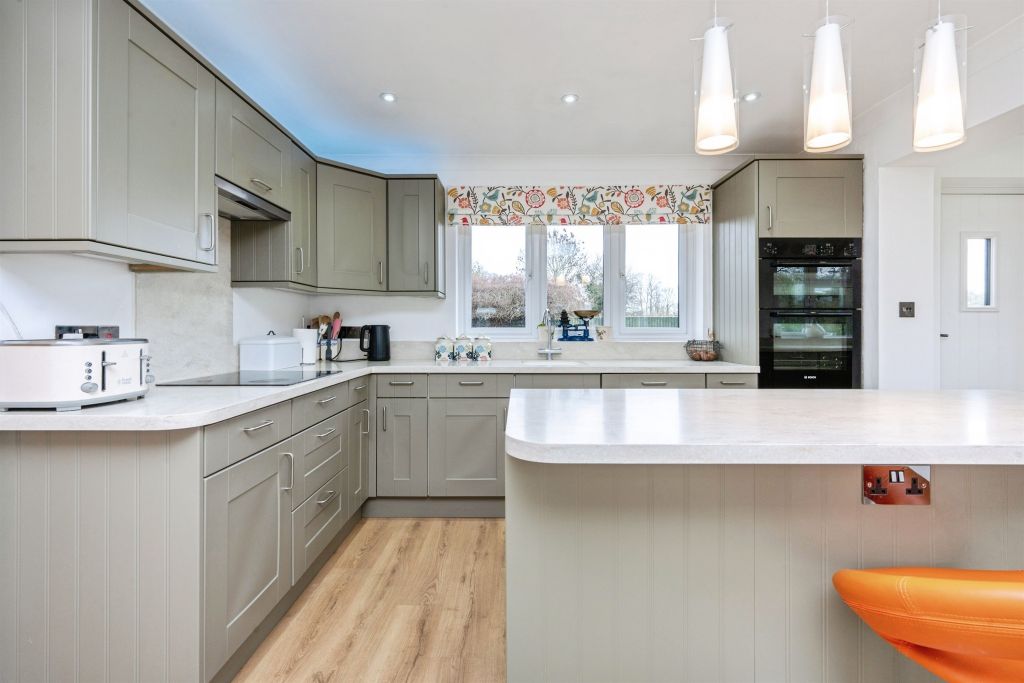 Property photo 2 of 34