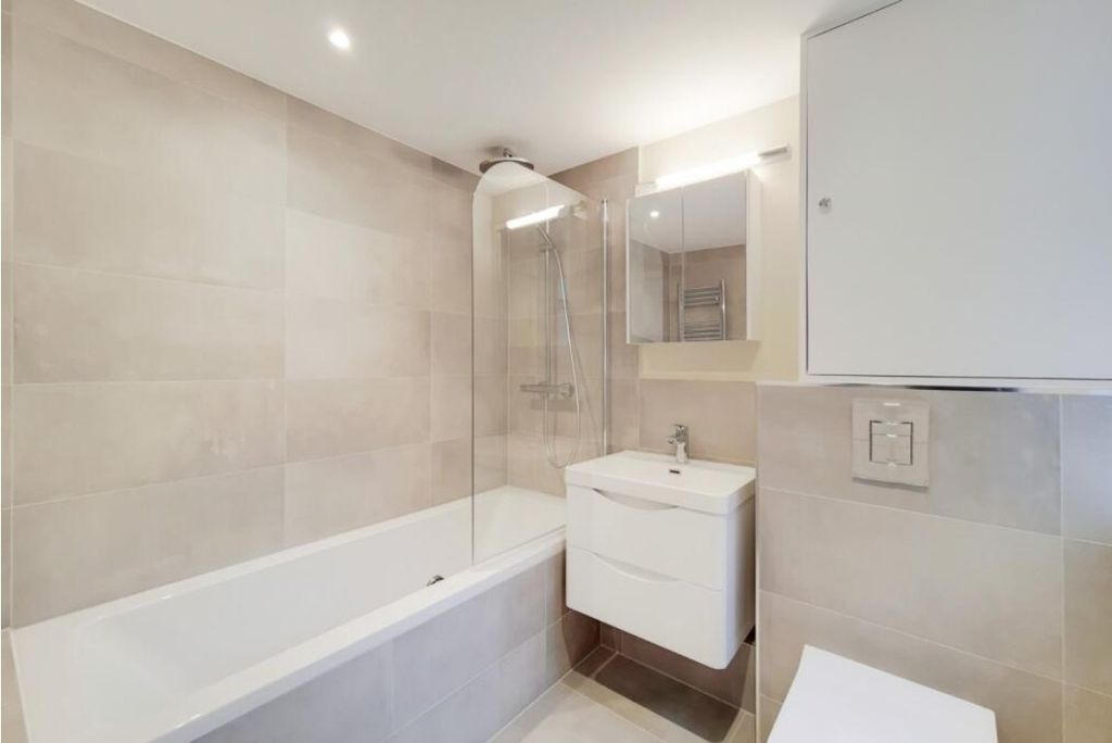 Property photo 3 of 6 Bathroom