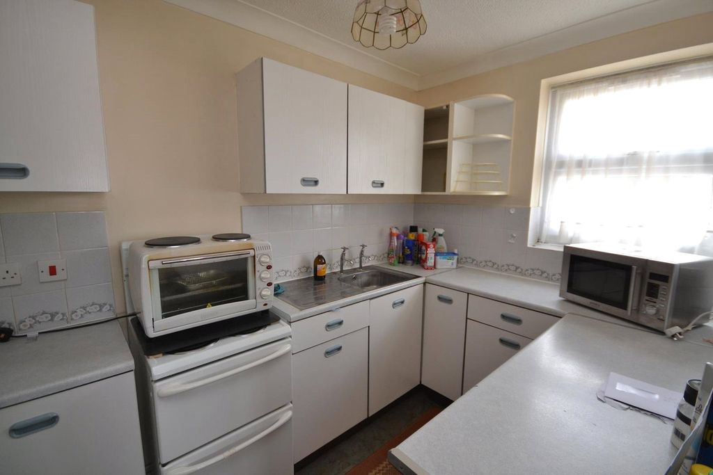 Property photo 3 of 5 Kitchen