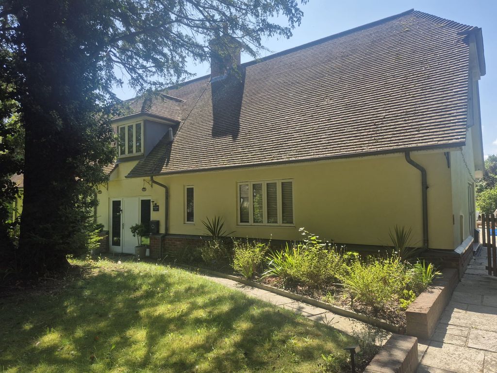 Property photo 2 of 20