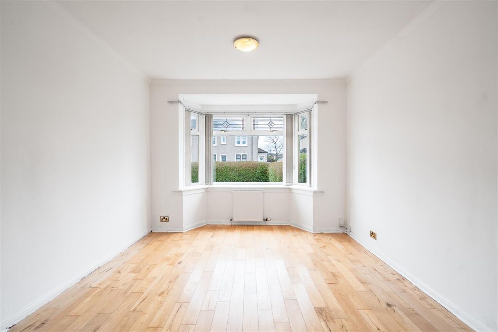 Property photo 3 of 15 Lounge