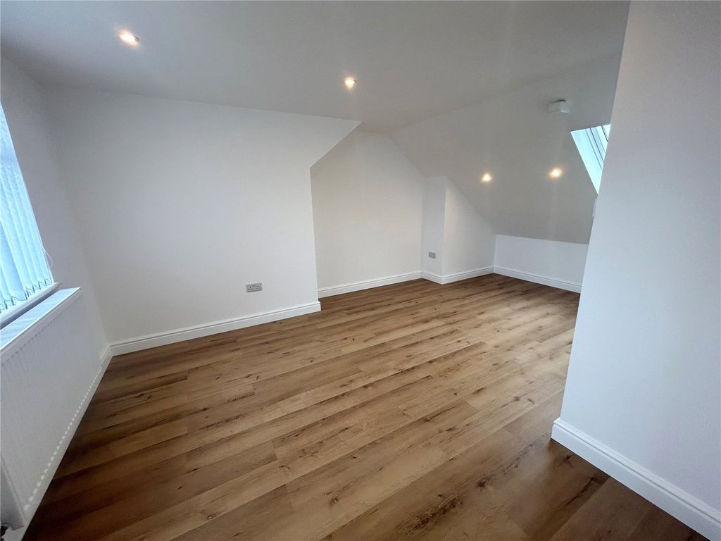 Property photo 3 of 19 Picture No. 12