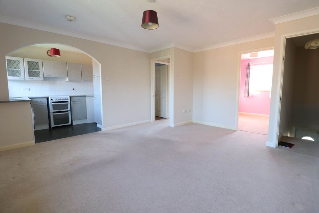 Property photo 2 of 8