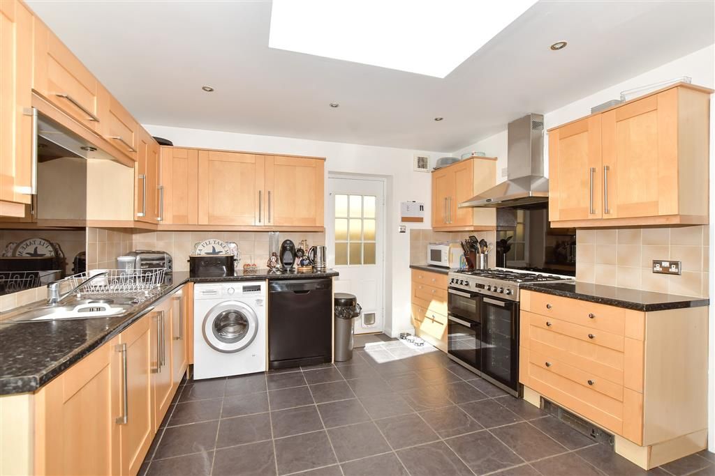 Property photo 1 of 10 Kitchen