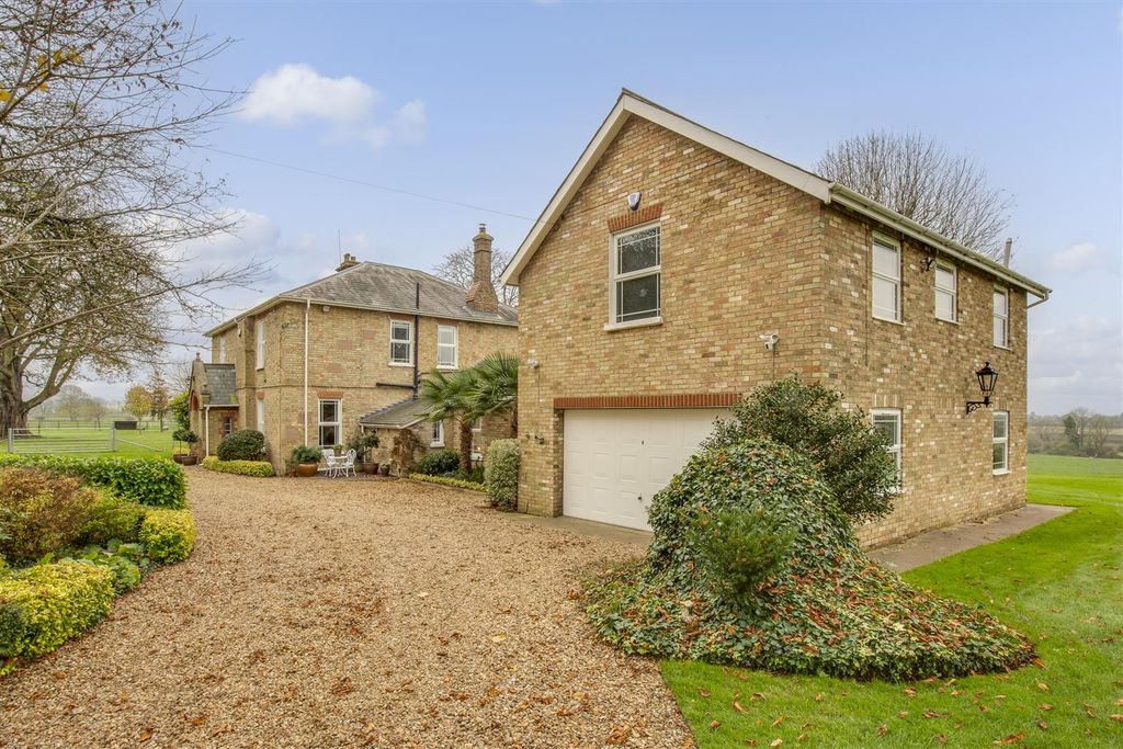 Additional image 46 of 6 bed detached house for saleThe Ride, Totternhoe, Bedfordshire LU6