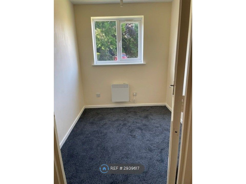 Property photo 3 of 6 Bedroom 2