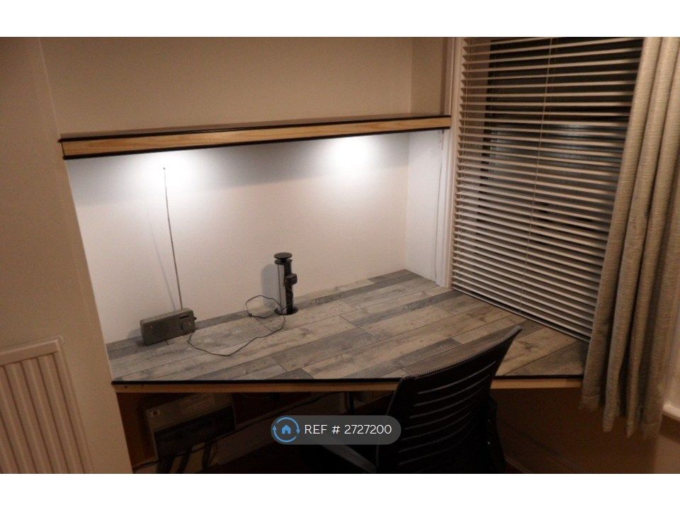 Property photo 2 of 7 Great Study Space With Zoned Lighting