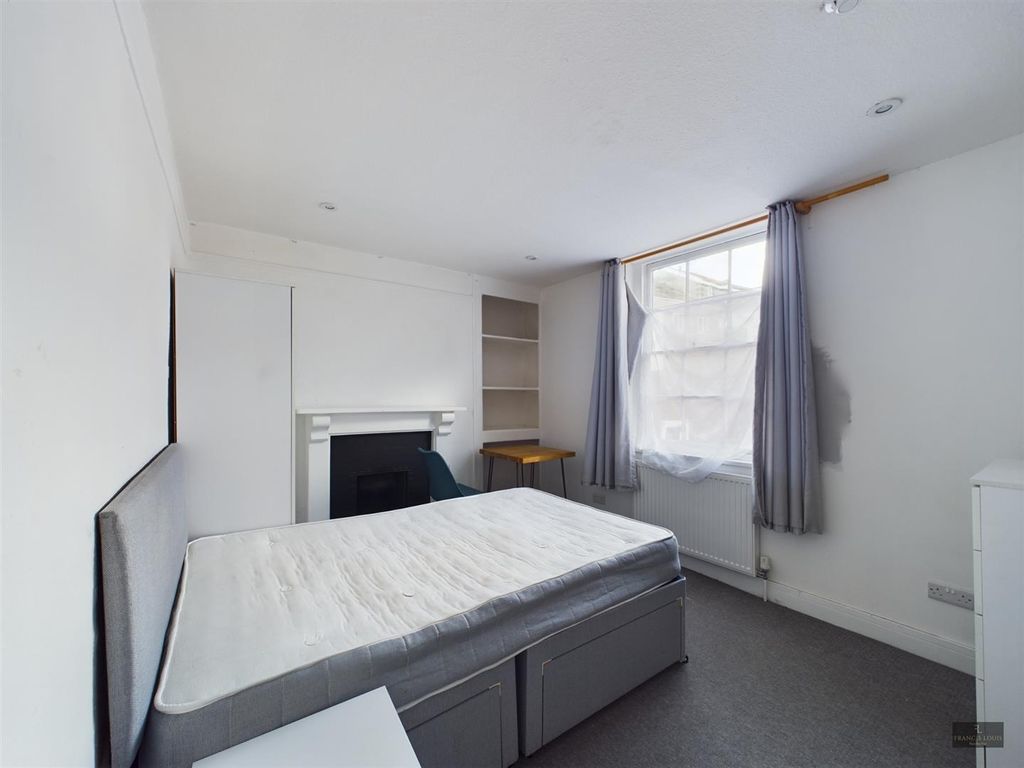 Property photo 3 of 10 Cam01856G0-Pr0109-Still003.Jpg