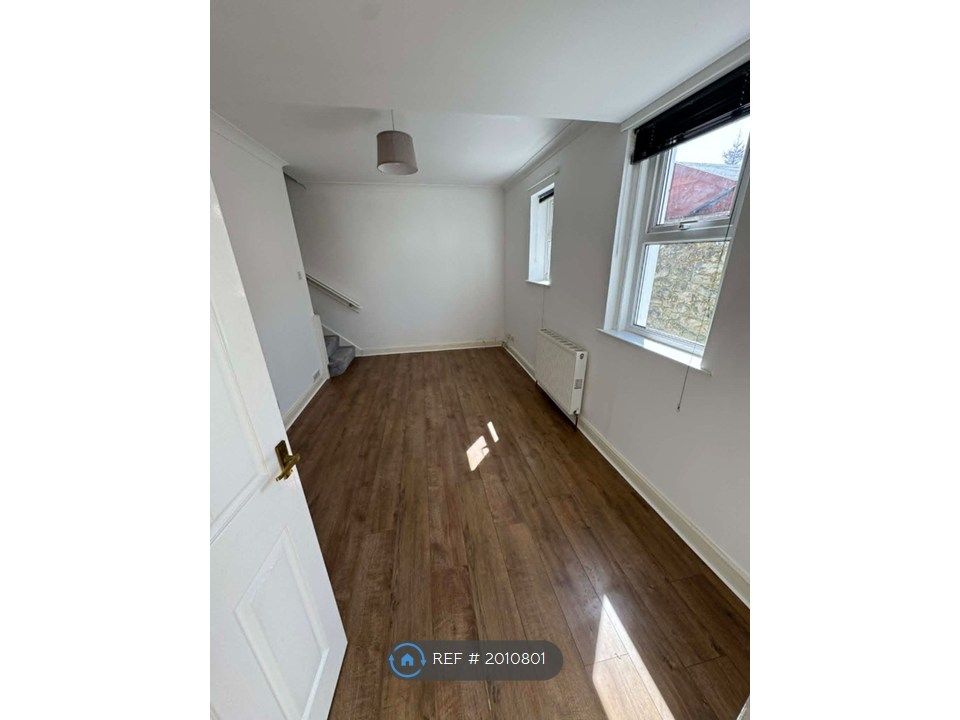 Additional image 9 of 1 bed semi-detached house to rentPlayer Street, Ryde PO33