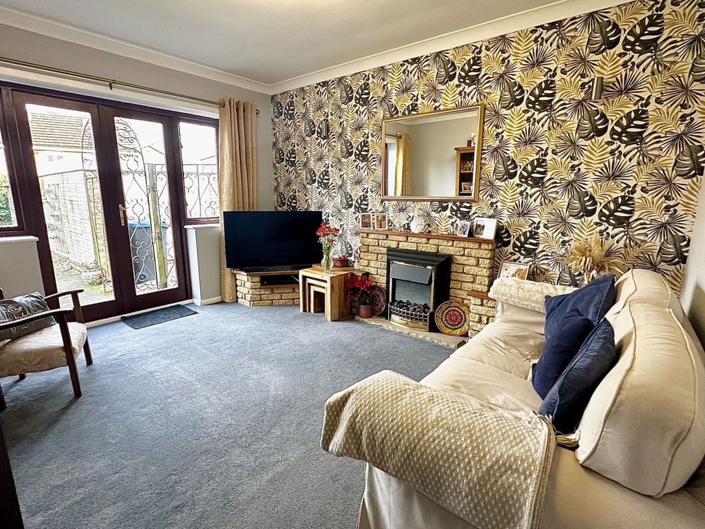 Property photo 2 of 21