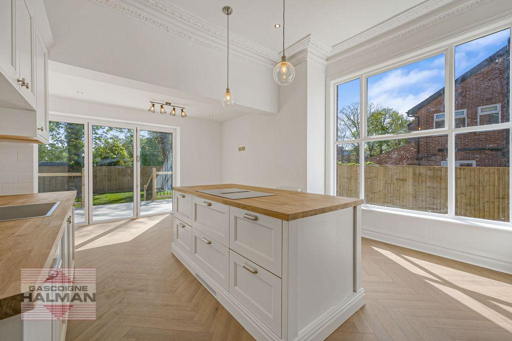Property photo 2 of 42