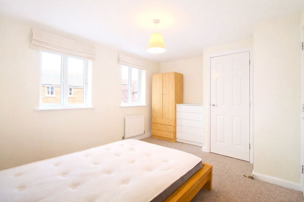 Property photo 2 of 10 Bedroom