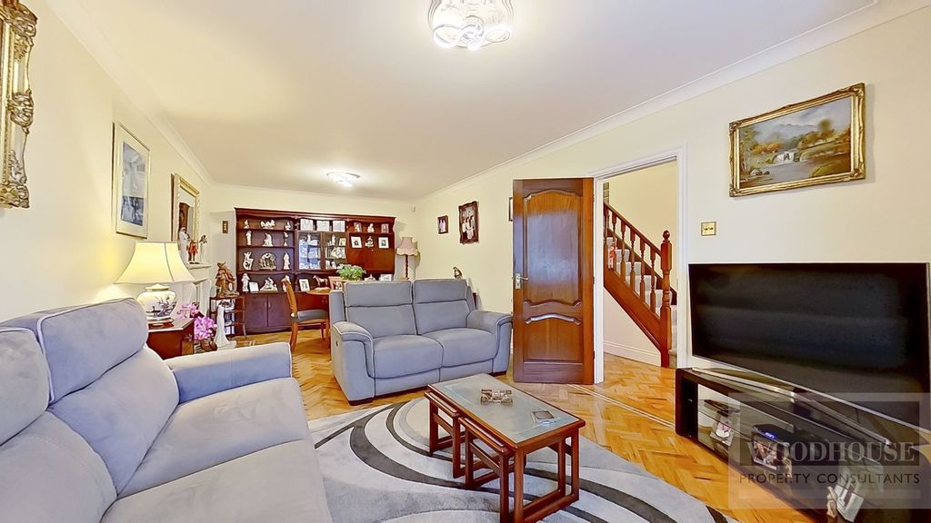 Property photo 2 of 32