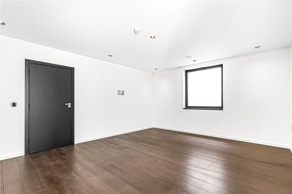 Additional image 19 of 6 bed detached house to rentRosebury Close, Goffs Oak, Waltham Cross, Hertfordshire EN7