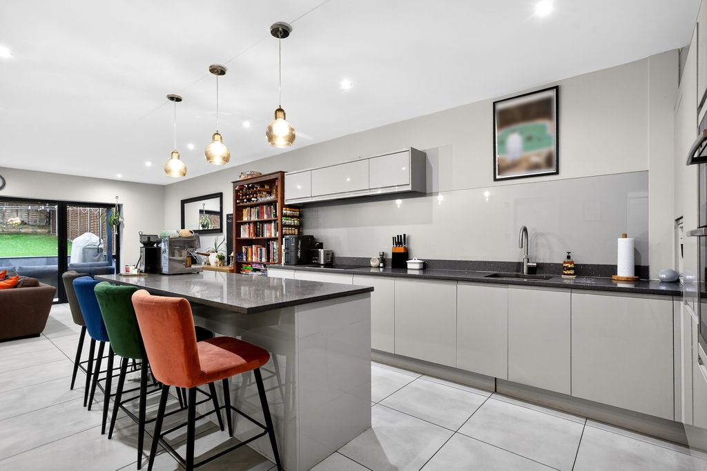 Property photo 2 of 29