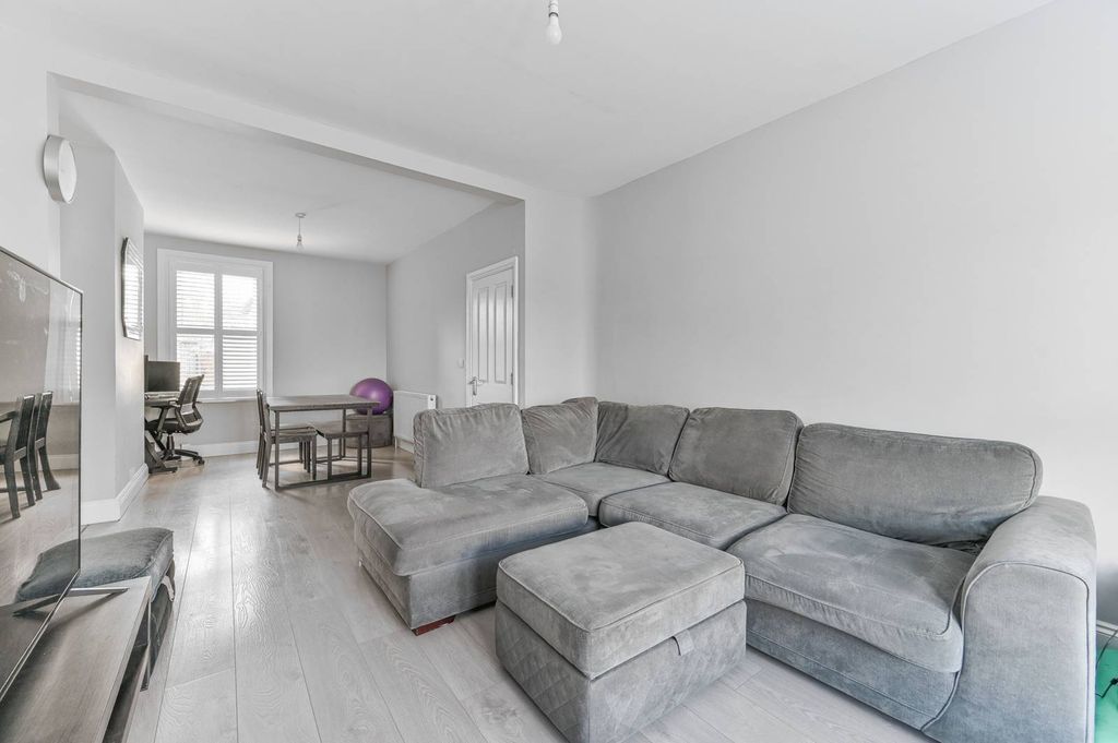 Property photo 3 of 20