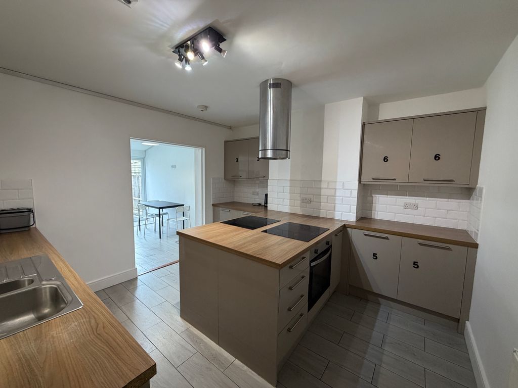 Property photo 2 of 6 Image (7)